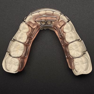 खरीदें Comfortable Stainless Steel Acrylic Hawley Retainer Effective Orthodontic Solution online manufacture